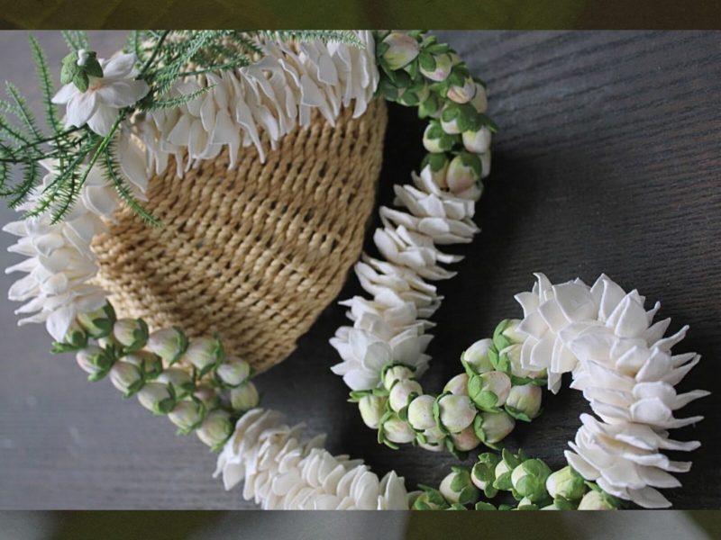 ソフト粘土で作られた白く可憐なステファノーティスと