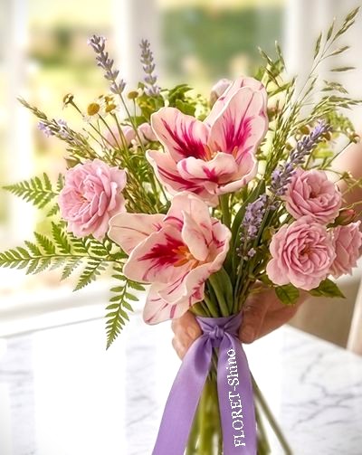 大阪堺市クレイクラフト教室FLORET－Shinoがオリジナル粘土で制作した一重のチューリップを野に咲く花々を束ねたようなシャンペトル風にアレンジしたブーケ